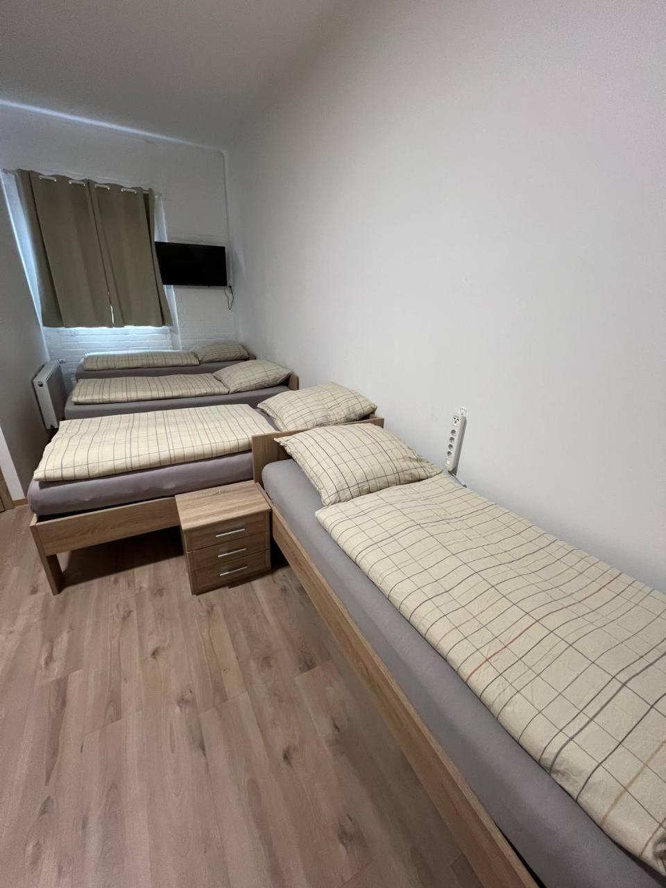 Messe Und Monteurzimmer Sehnde Buitenkant foto