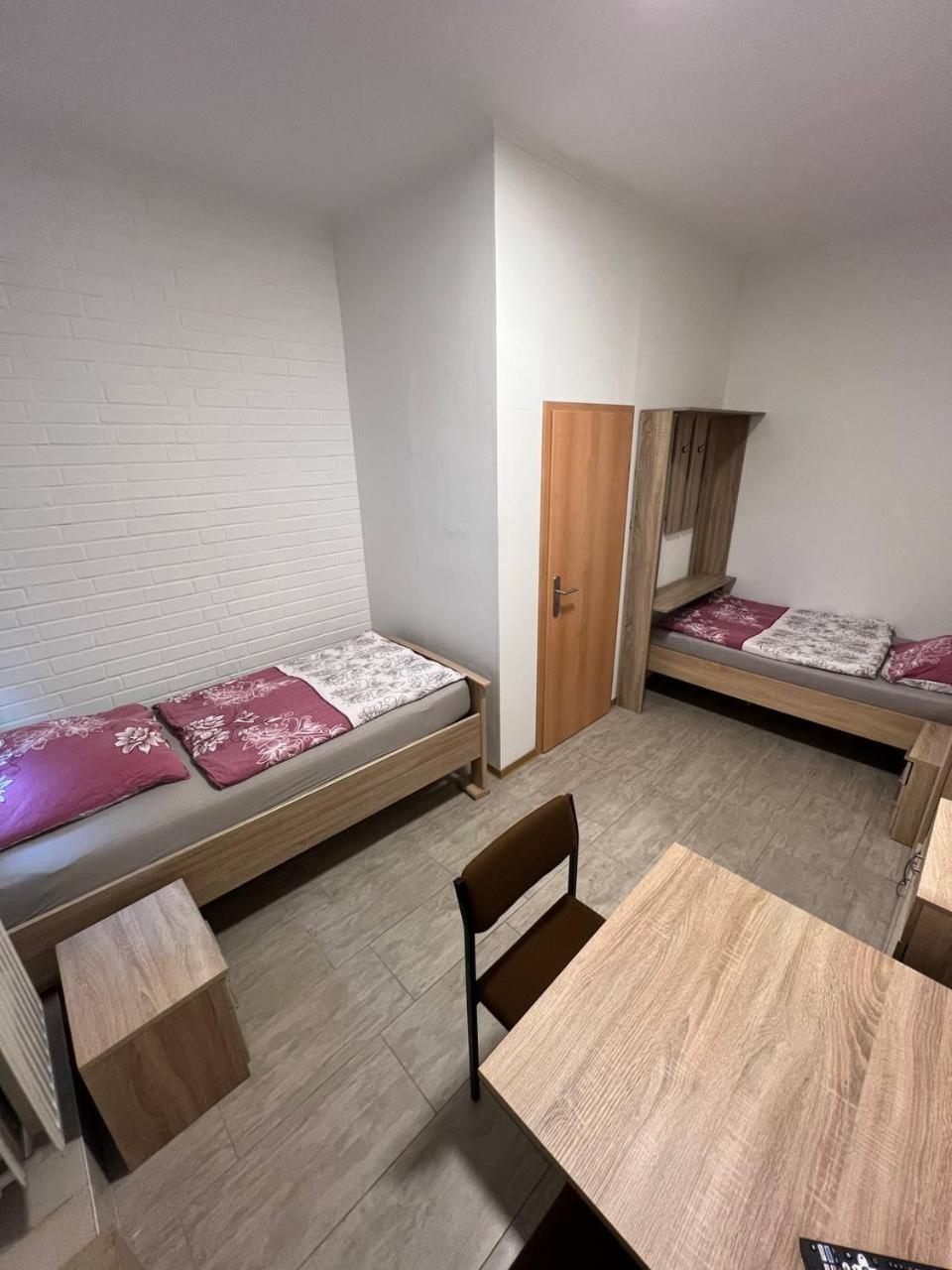 Messe Und Monteurzimmer Sehnde Buitenkant foto