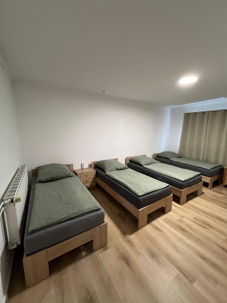 Messe Und Monteurzimmer Sehnde Buitenkant foto