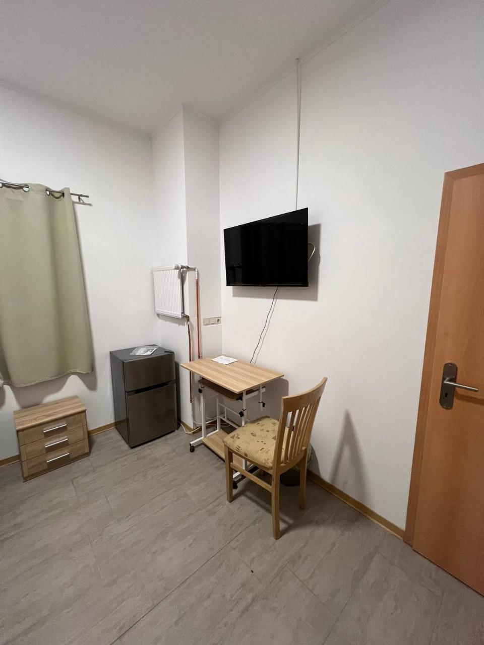 Messe Und Monteurzimmer Sehnde Buitenkant foto