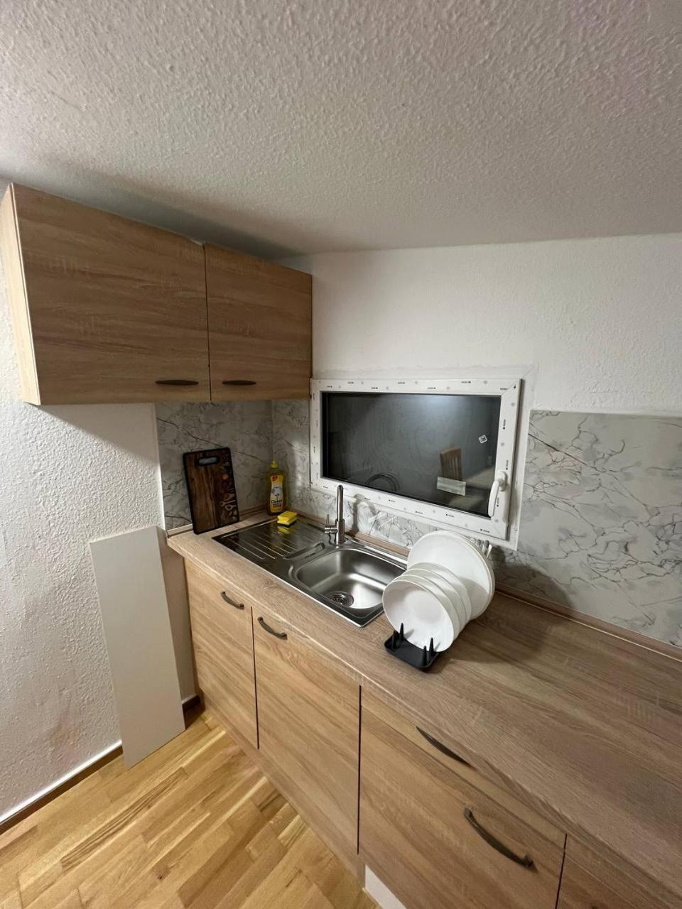 Messe Und Monteurzimmer Sehnde Buitenkant foto